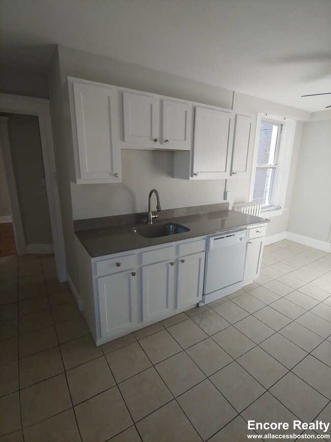 Building Photo - 224 Hanover St