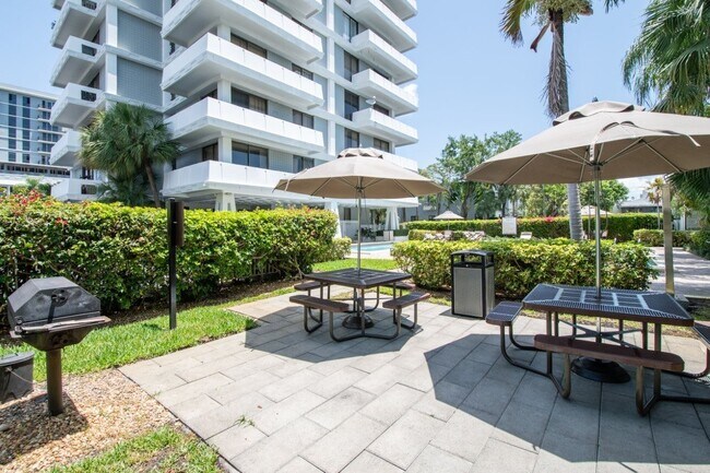 Building Photo - Legacy at South Miami