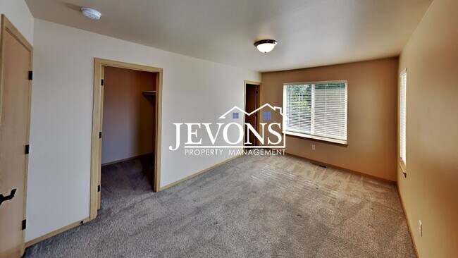 Building Photo - 708 N 29th Ave