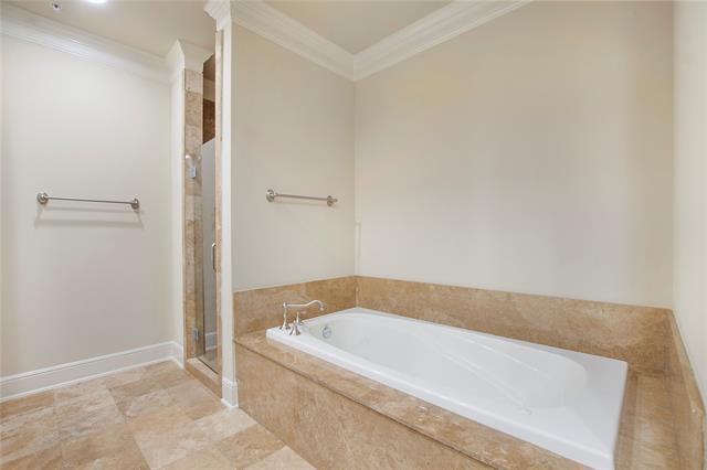 Building Photo - 6515 Bandera Ave