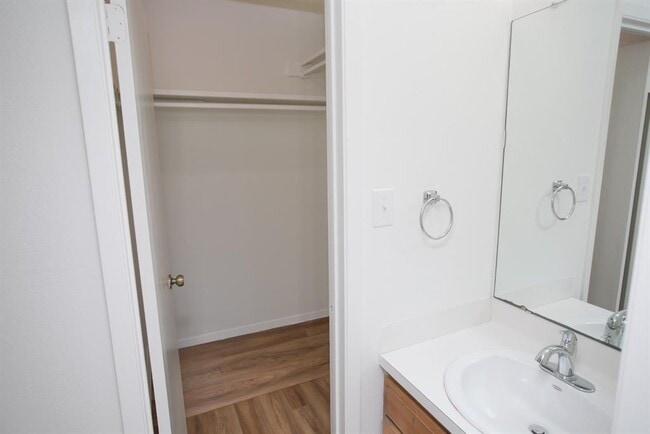 Building Photo - 8804 Piney Point Dr