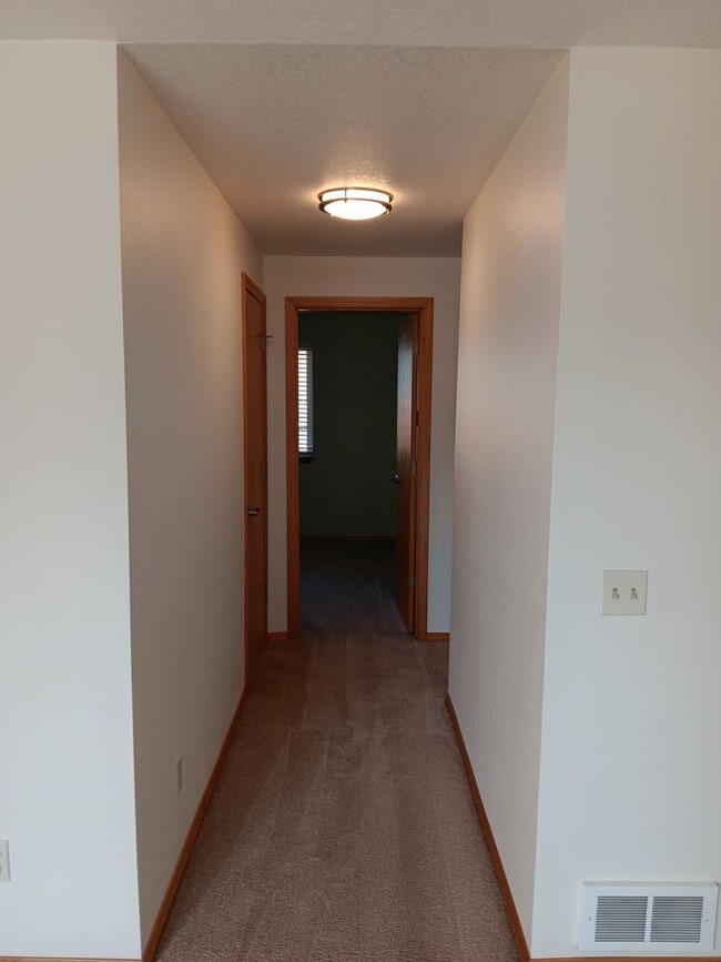 Building Photo - Charming Single-Level Home in Bend’s Mountain View Area