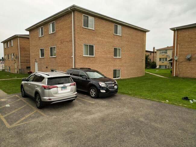 Building Photo - 9662 Golf Terrace
