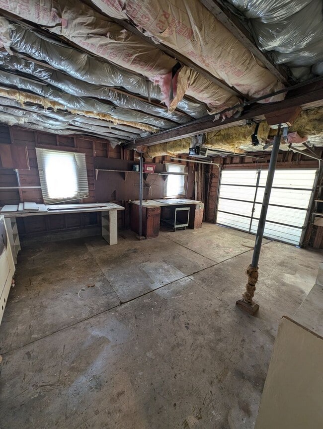 Building Photo - A Quarky Bremerton Original! Tons of Space...