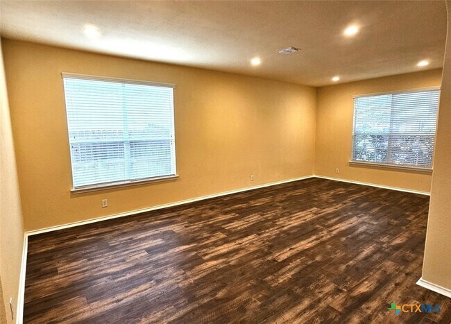 Building Photo - 400 Apache Ledge