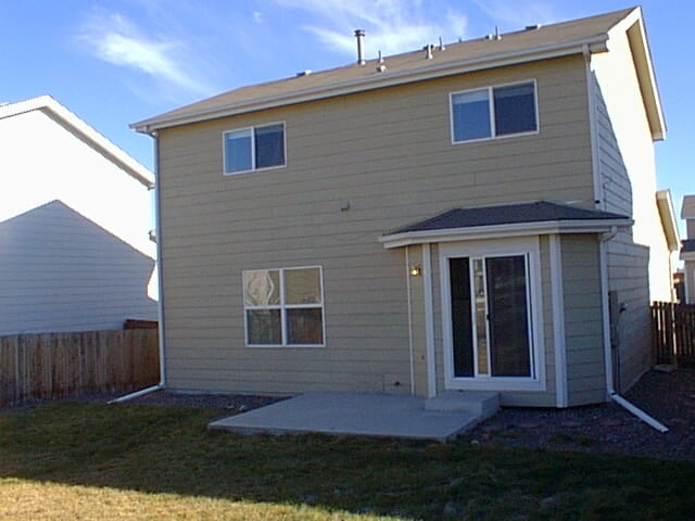 Building Photo - Spacious Two Story Home