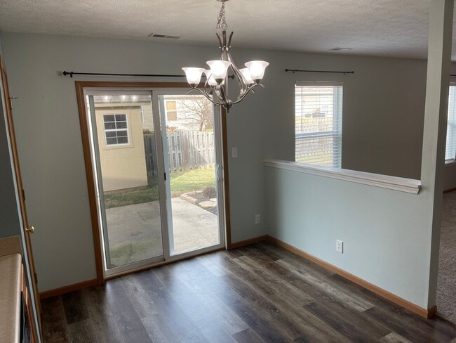 Building Photo - 3 Bedroom On The East Side!