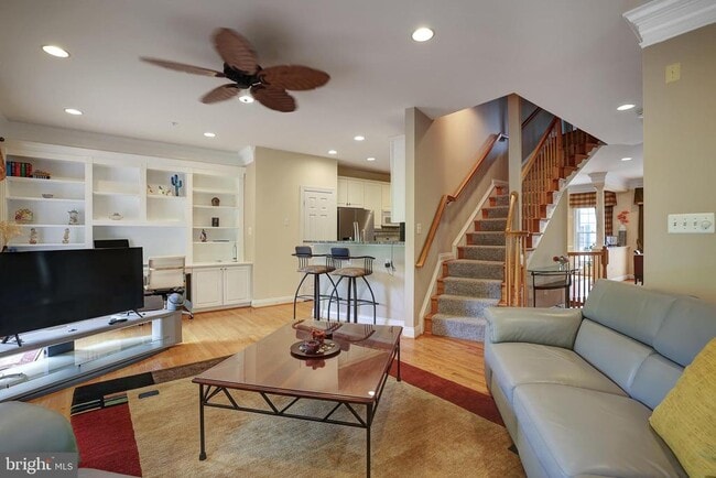 Building Photo - 1200 Treasure Oak Ct