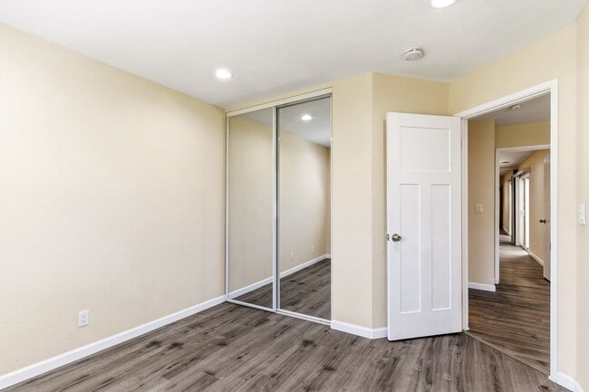 Building Photo - Union City 4-Bed, 2-Bath w/ 2-Car Garage & Vaulted Ceilings