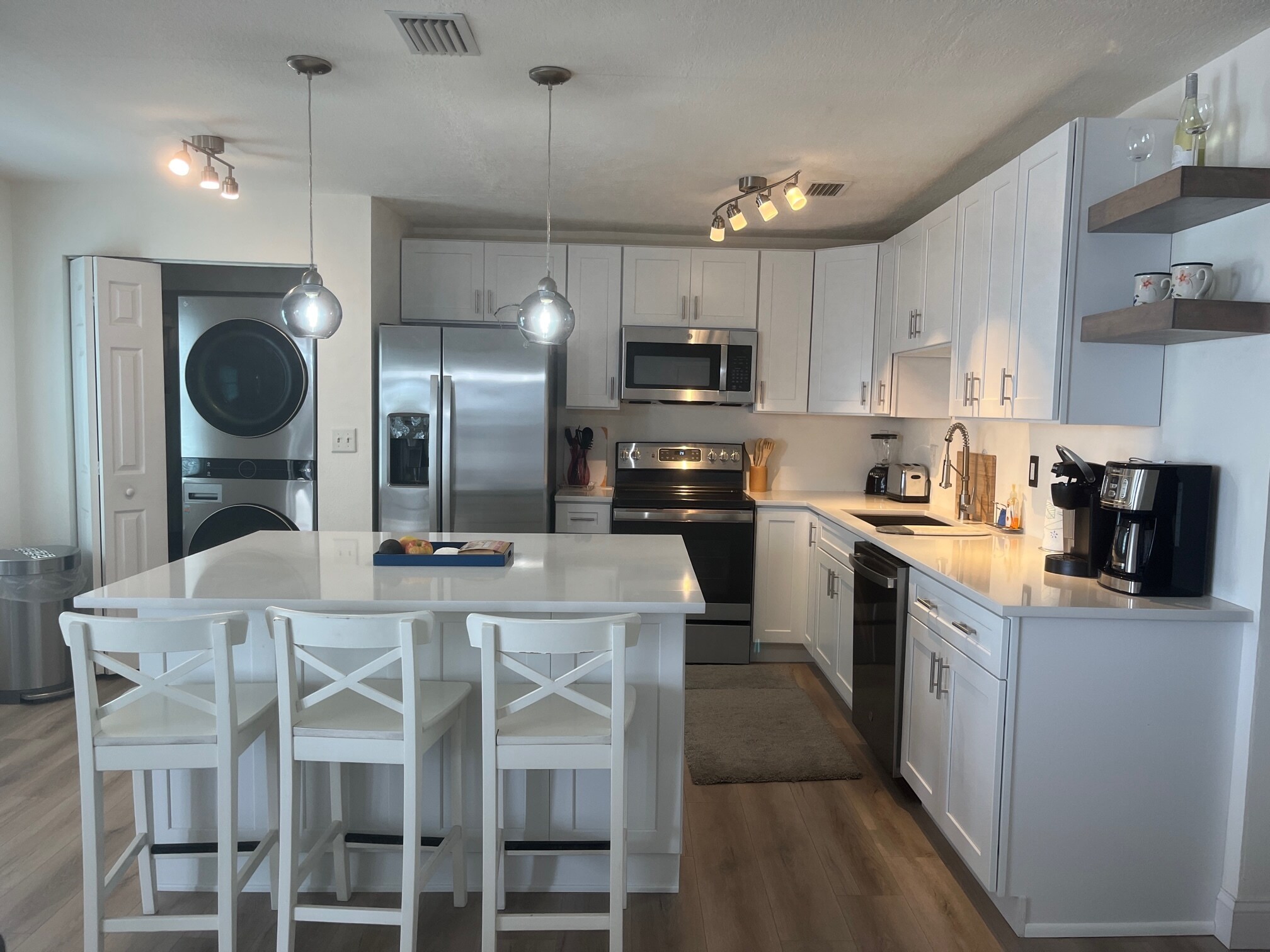 Building Photo - 5200 Coquina Key Dr SE