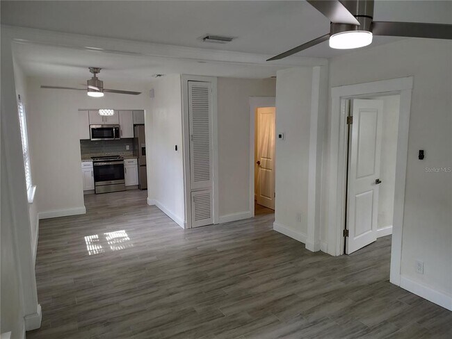 Building Photo - 301 Mystic Lake Dr N