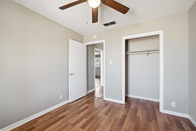 Building Photo - 2333 N Danville Dr