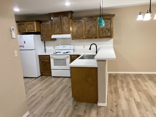 Building Photo - 2113 W Barcelona Ave