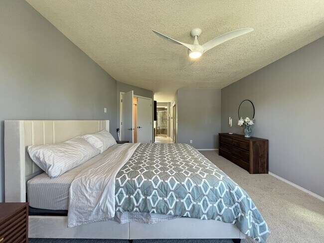 Building Photo - Stunning Bull Mountain Home with Gourmet Kitchen & Luxurious Primary Suite Retreat