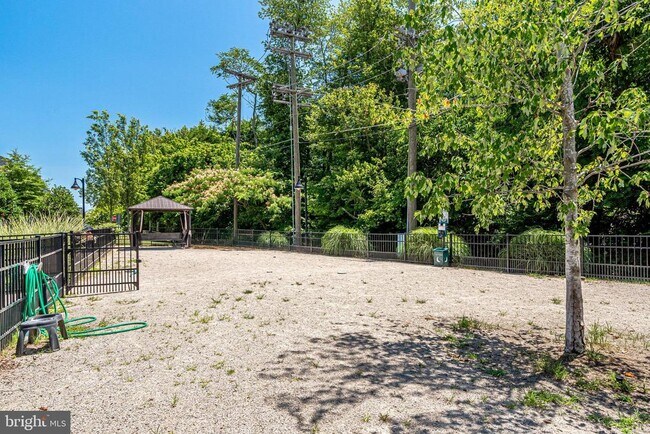 Building Photo - 145 Riverhaven Dr