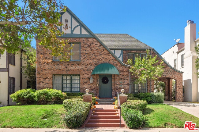 Building Photo - 135 N Orange Dr