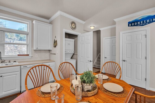 Building Photo - 270 Creatwood Trail