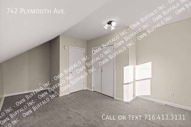 Building Photo - 742 Plymouth Ave