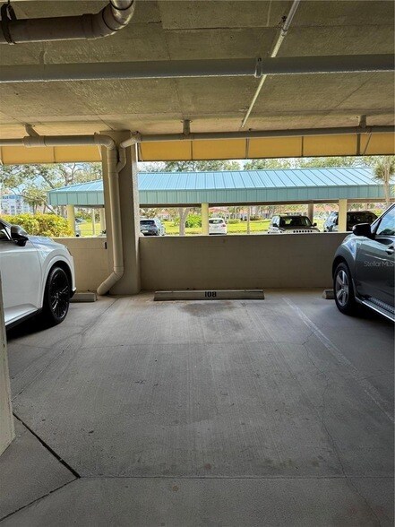 Building Photo - 7902 Sailboat Key Blvd S