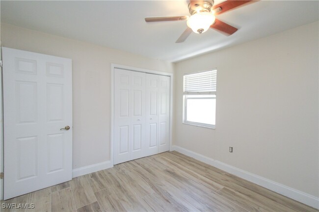Building Photo - 2102 Alamanda Dr