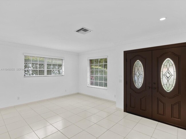 Building Photo - 911 Pizarro St