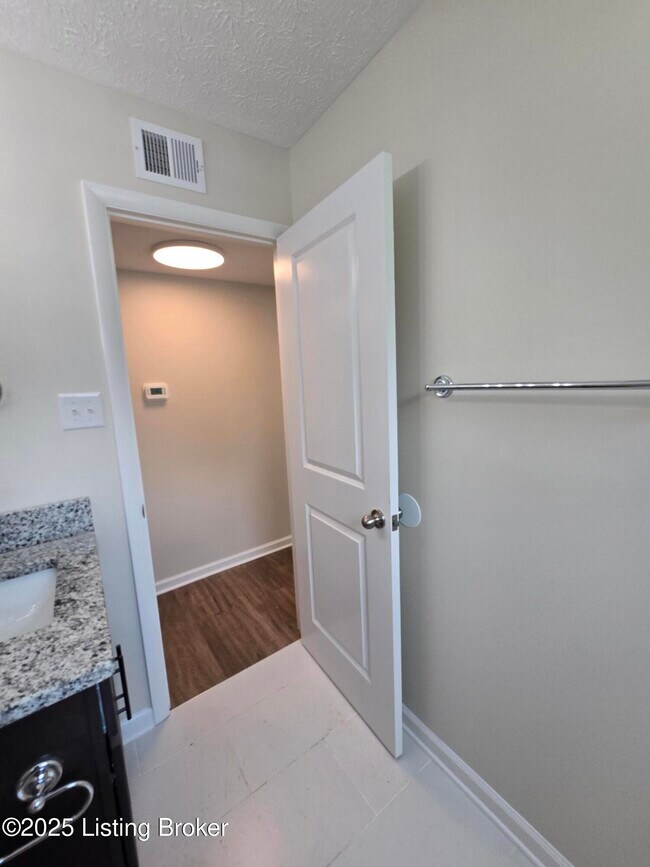 Building Photo - 9124 Kenlock Dr