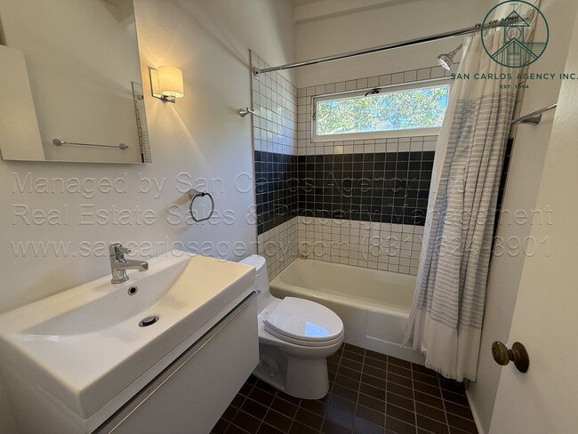 Building Photo - Adorable Two Bedroom Single Family Cottage in Carmel-by-the-Sea