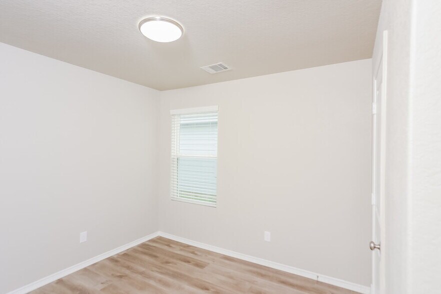 Building Photo - 8944 Yorkshire Way
