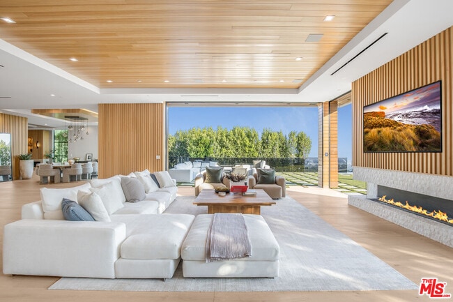 Building Photo - 1033 Somera Rd