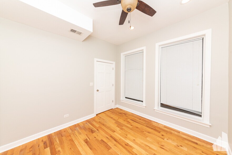 Building Photo - 1420 W Irving Park Rd