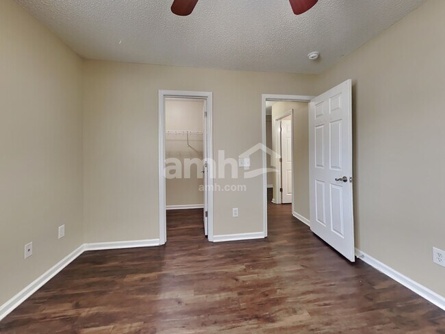 Building Photo - 2030 Clipstone Dr