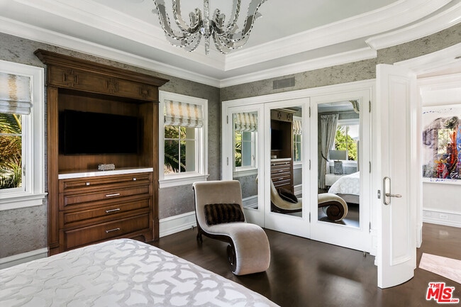 Building Photo - 6 Mystique