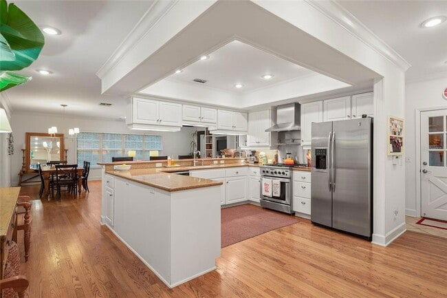 Building Photo - 1222 Lancaster Dr