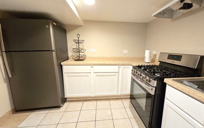 Building Photo - 4509 N Knox Ave