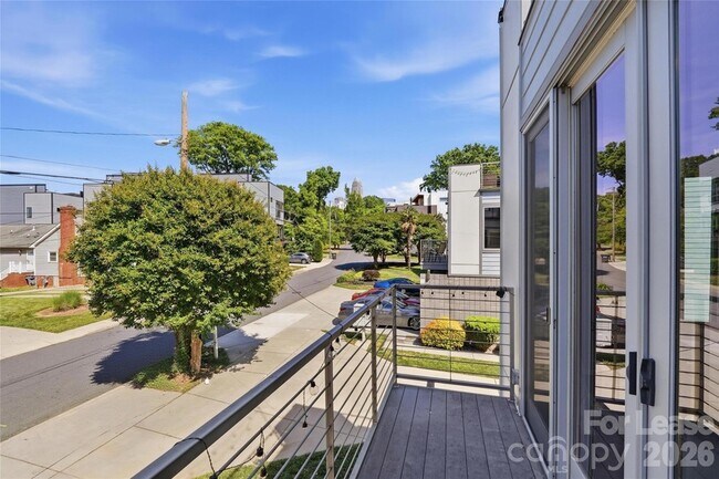 Building Photo - 919 Westbrook Dr