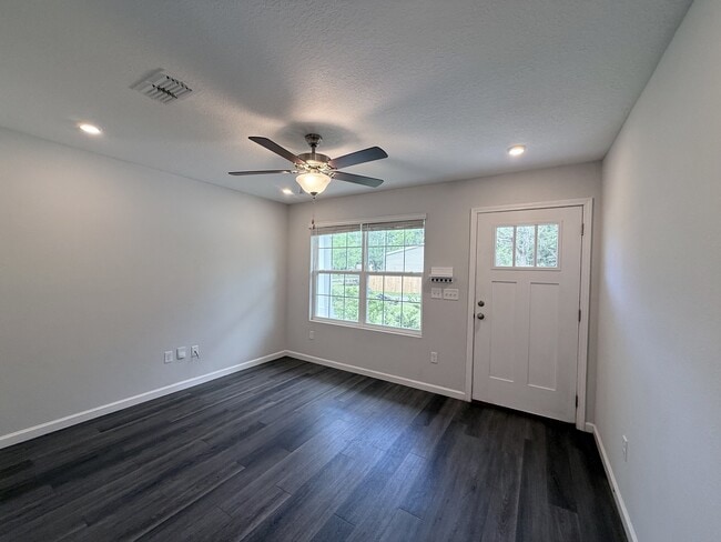 Building Photo - 4541 Cambria St