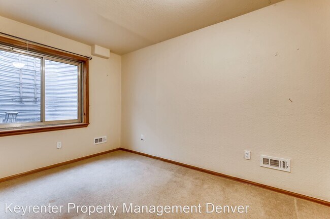 Building Photo - 6 br, 4 bath House - 1387 E 135th Pl