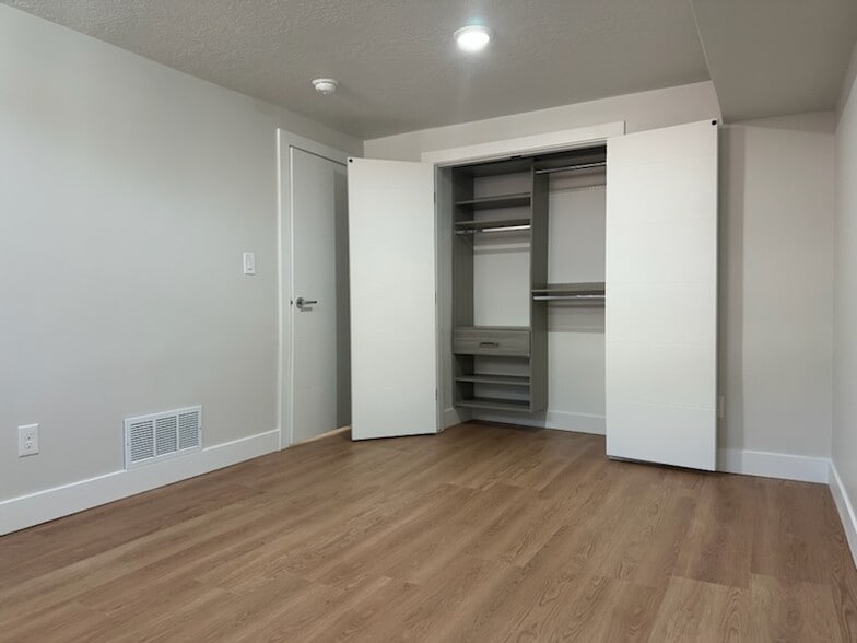 Bedroom-3 - 329 E Saunders St