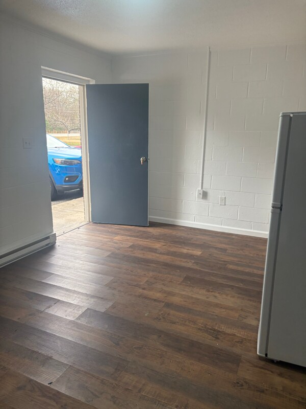 Building Photo - 601 N Main St