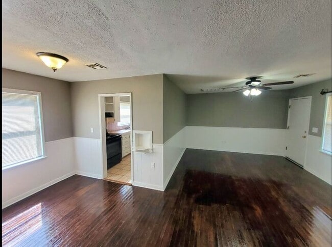Building Photo - 2 Bed 1 Bath Home in the Bill Atkinsons Ra...
