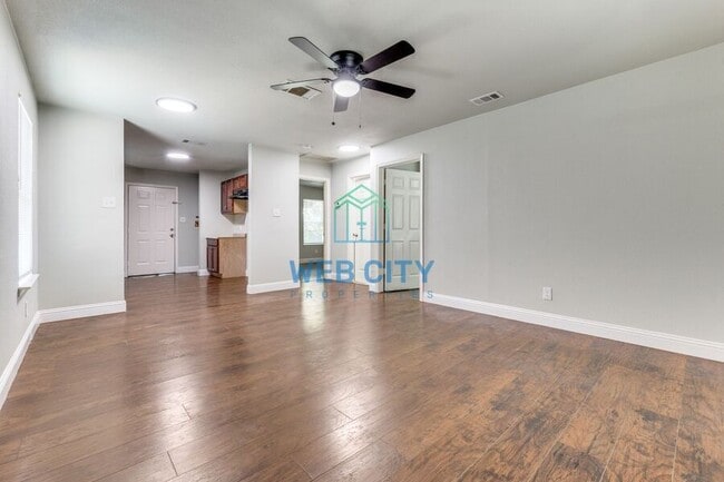 Building Photo - 4218 Carpenter Ave