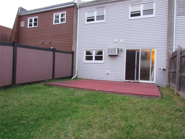 Building Photo - 105 Sarah Ln