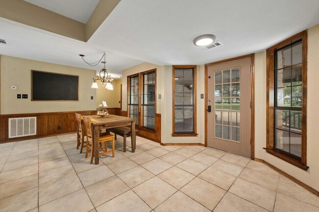 Building Photo - 1700 Co Rd 130