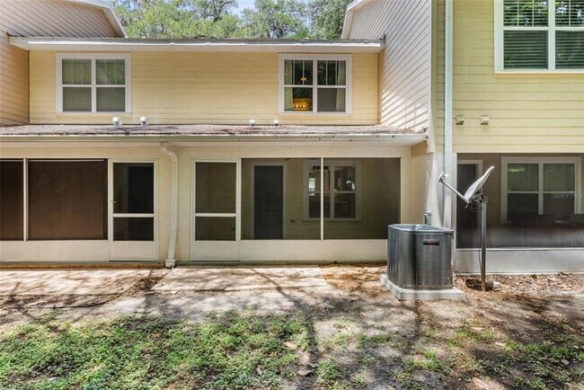 Building Photo - 4605 SW 48th Dr