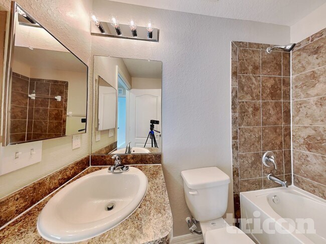 Building Photo - 77 Lake Ring Dr