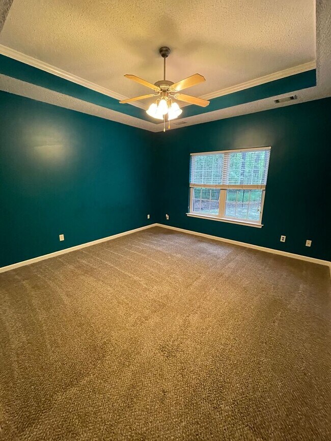 Building Photo - Rare Find in Henderson Golf Community!