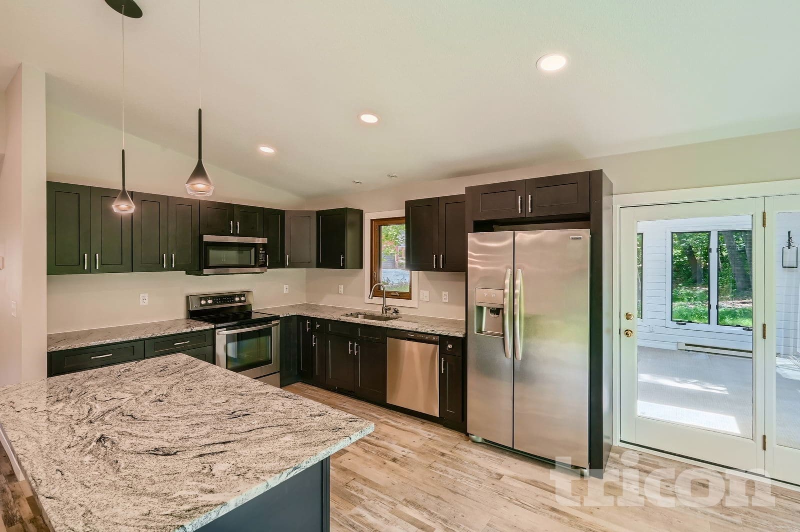 Building Photo - 14150 Rolling Oaks Cir NE