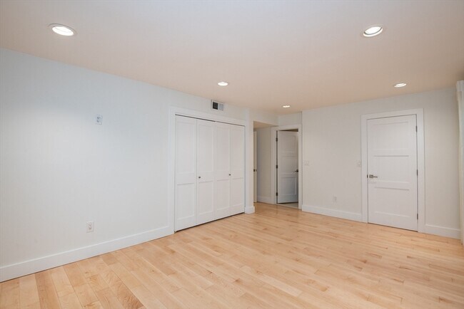 Building Photo - 1100 Salem St