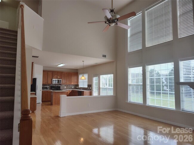 Building Photo - 10804 Fountaingrove Dr