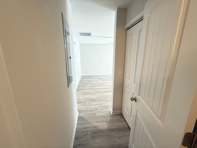 Building Photo - 960 Madrid Ct